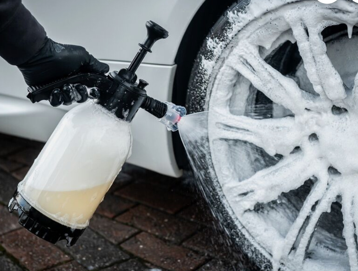 “2L Handheld Car Wash Foam Sprayer – Ultimate Snow Foam Detailing Tool”
