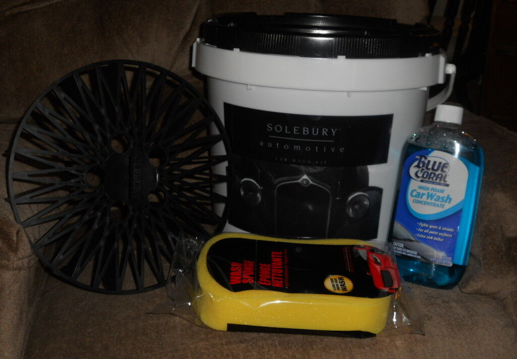 Solebury Automotive Car Wash Kit New-Includes Bucket, Grate, Car Wash & Sponge