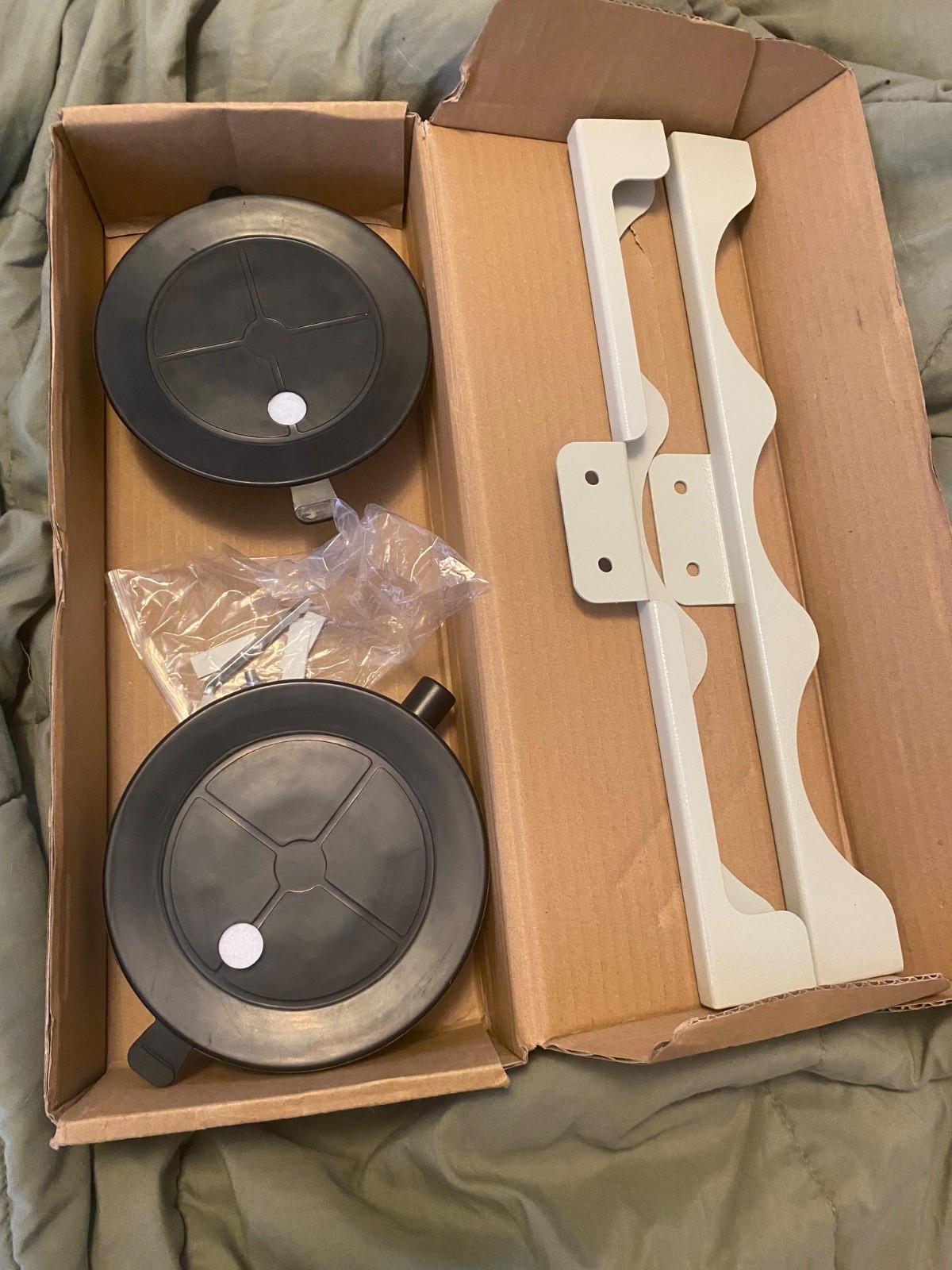 car window suction cups new in box black with gray arms