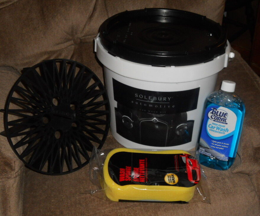 Solebury Automotive Car Wash Kit New-Includes Bucket, Grate, Car Wash & Sponge