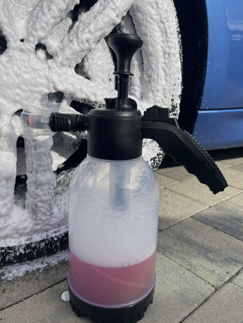“2L Handheld Car Wash Foam Sprayer – Ultimate Snow Foam Detailing Tool”