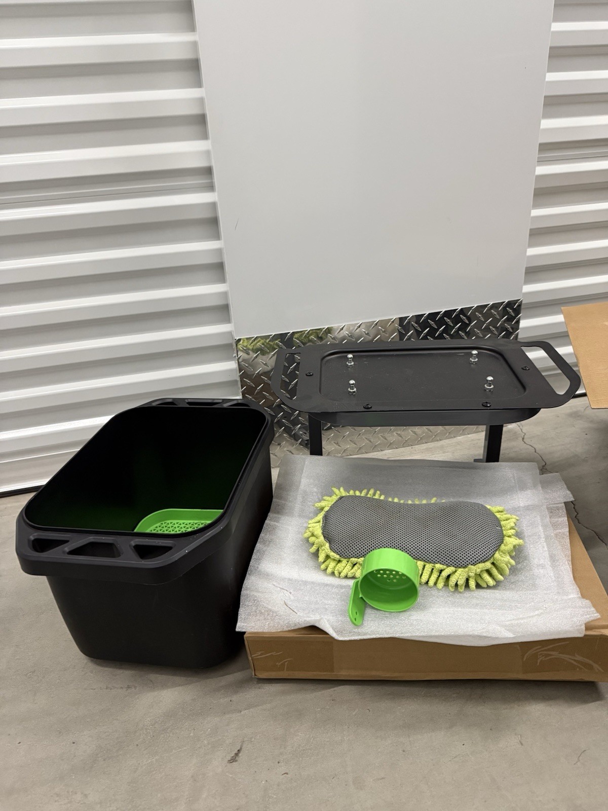 Mychanic Rolling Car Wash Stool Detailing Rig wBucket & Accessories New Open Box
